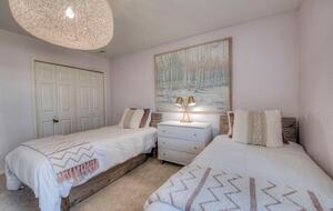 Lake Dillon Designer Retreat with Mountain Views - Dillon, Colorado