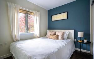 Modern Stay in Iconic Gastown with Courtyard Access - Vancouver, Canada