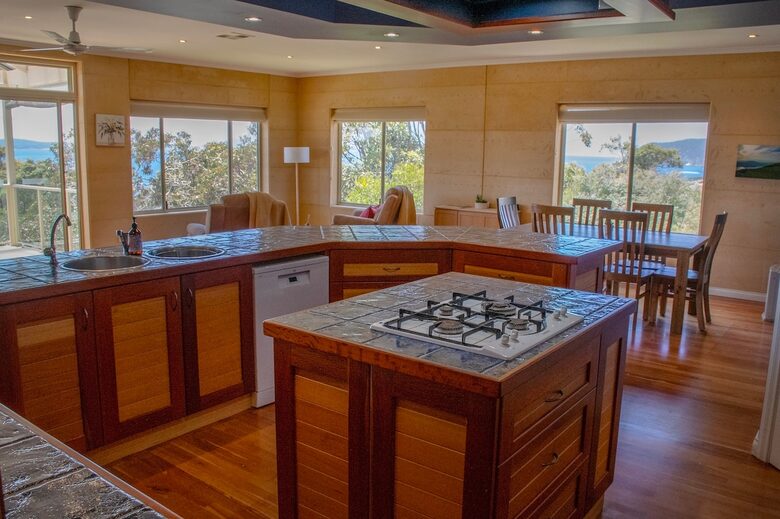 Coastal Retreat Known for Its Peaceful Ocean View Living - Goode Beach, Australia