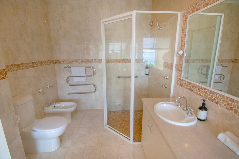 Coastal Retreat Known for Its Peaceful Ocean View Living - Goode Beach, Australia