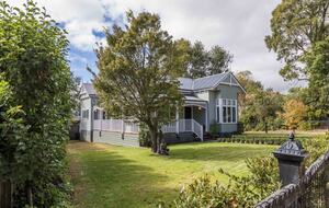 Elegant Victorian Retreat in the Heart of Woodend - Woodend, Australia