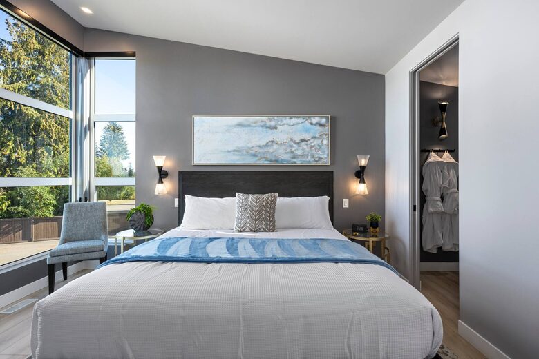Sunrise Ridge Waterfront Retreat Overlooking Craig Bay - Parksville, Canada