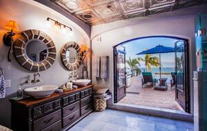 Spanish Colonial Beachfront Retreat in Cruz de Huanacaxtle - Cruz de Huanacaxtle, Mexico