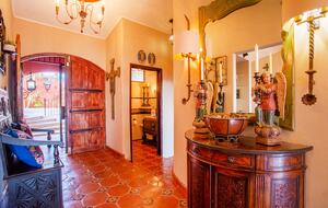 Spanish Colonial Beachfront Retreat in Cruz de Huanacaxtle - Cruz de Huanacaxtle, Mexico