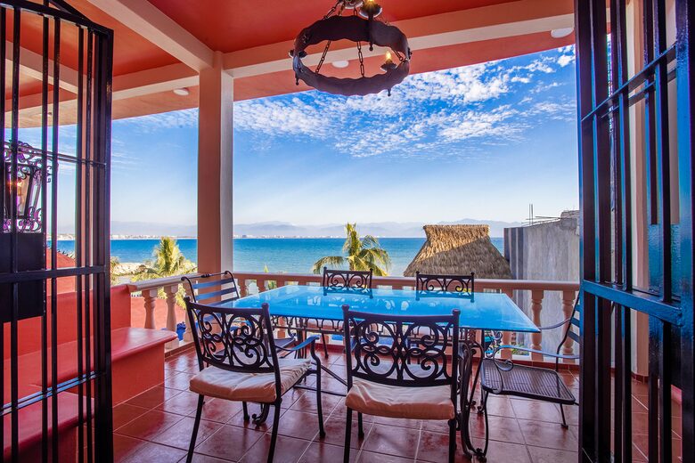 Spanish Colonial Beachfront Retreat in Cruz de Huanacaxtle - Cruz de Huanacaxtle, Mexico