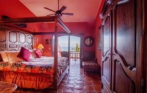 Spanish Colonial Beachfront Retreat in Cruz de Huanacaxtle - Cruz de Huanacaxtle, Mexico