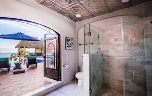 Spanish Colonial Beachfront Retreat in Cruz de Huanacaxtle - Cruz de Huanacaxtle, Mexico