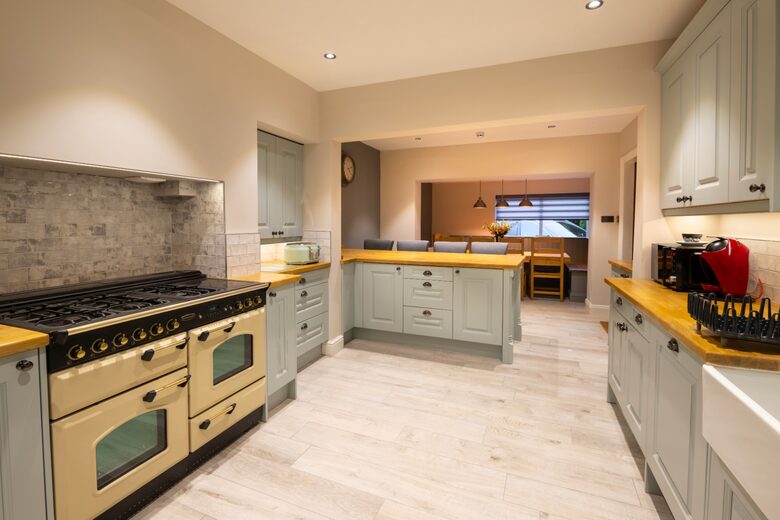 Victorian Grace on Harlow Moor Drive - Harrogate, United Kingdom