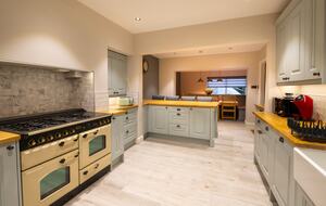 Victorian Grace on Harlow Moor Drive - Harrogate, United Kingdom