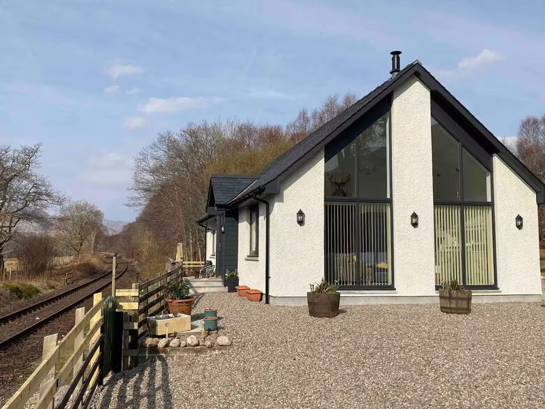 Clickety-Clack Railway Cottage - Kinlocheil, United Kingdom