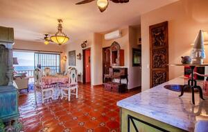 Spanish Colonial Beachfront Retreat in Cruz de Huanacaxtle - Cruz de Huanacaxtle, Mexico