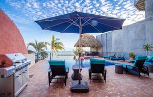 Spanish Colonial Beachfront Retreat in Cruz de Huanacaxtle - Cruz de Huanacaxtle, Mexico
