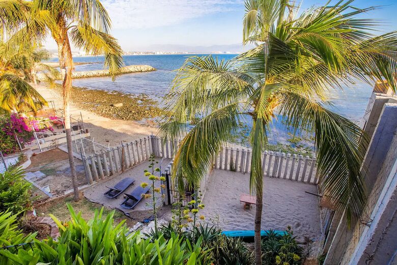 Spanish Colonial Beachfront Retreat in Cruz de Huanacaxtle - Cruz de Huanacaxtle, Mexico
