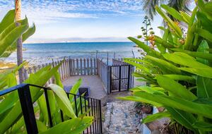 Spanish Colonial Beachfront Retreat in Cruz de Huanacaxtle - Cruz de Huanacaxtle, Mexico