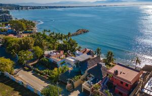 Spanish Colonial Beachfront Retreat in Cruz de Huanacaxtle - Cruz de Huanacaxtle, Mexico