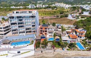 Spanish Colonial Beachfront Retreat in Cruz de Huanacaxtle - Cruz de Huanacaxtle, Mexico