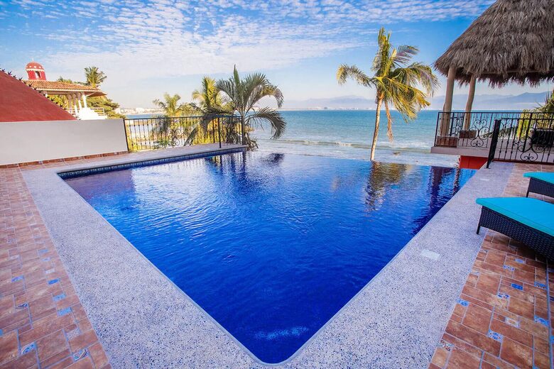 Spanish Colonial Beachfront Retreat in Cruz de Huanacaxtle - Cruz de Huanacaxtle, Mexico