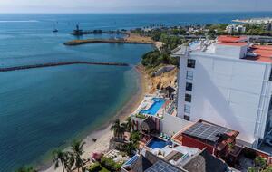 Spanish Colonial Beachfront Retreat in Cruz de Huanacaxtle - Cruz de Huanacaxtle, Mexico