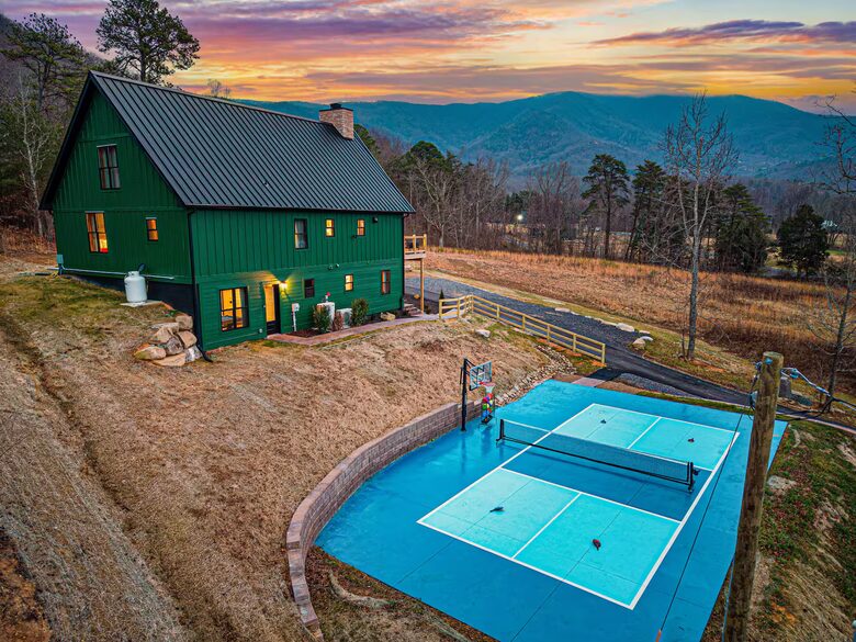 Luxury Cabin Near Pigeon Forge with Indoor Pool, Sports Court & Theater - Sevierville, Tennessee