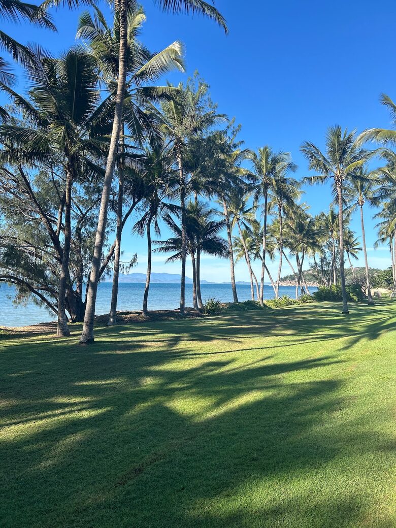 Nelly Bay Waterfront Apartment with Alfresco Living - Nelly Bay, Australia