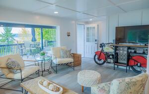 Sweet Lil’ Casita Hillside Home with Ocean Views & Outdoor Living - Edmonds, Washington