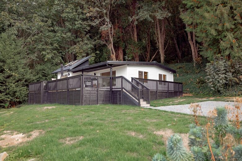 Encantadora casita en la ladera con vistas al mar y espacios al aire libre - Edmonds, Washington