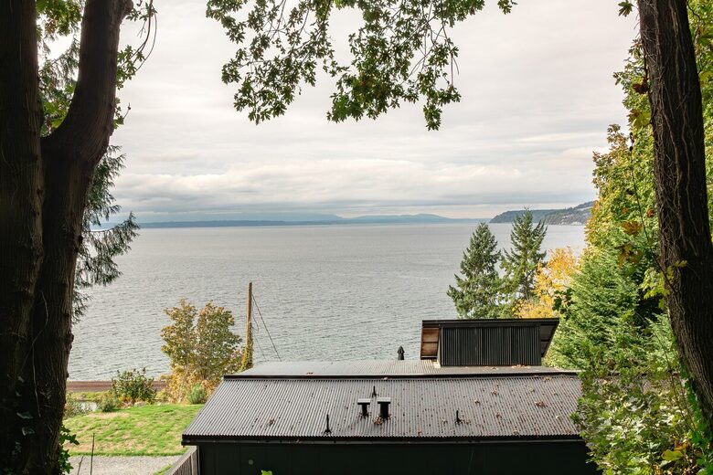 Encantadora casita en la ladera con vistas al mar y espacios al aire libre - Edmonds, Washington