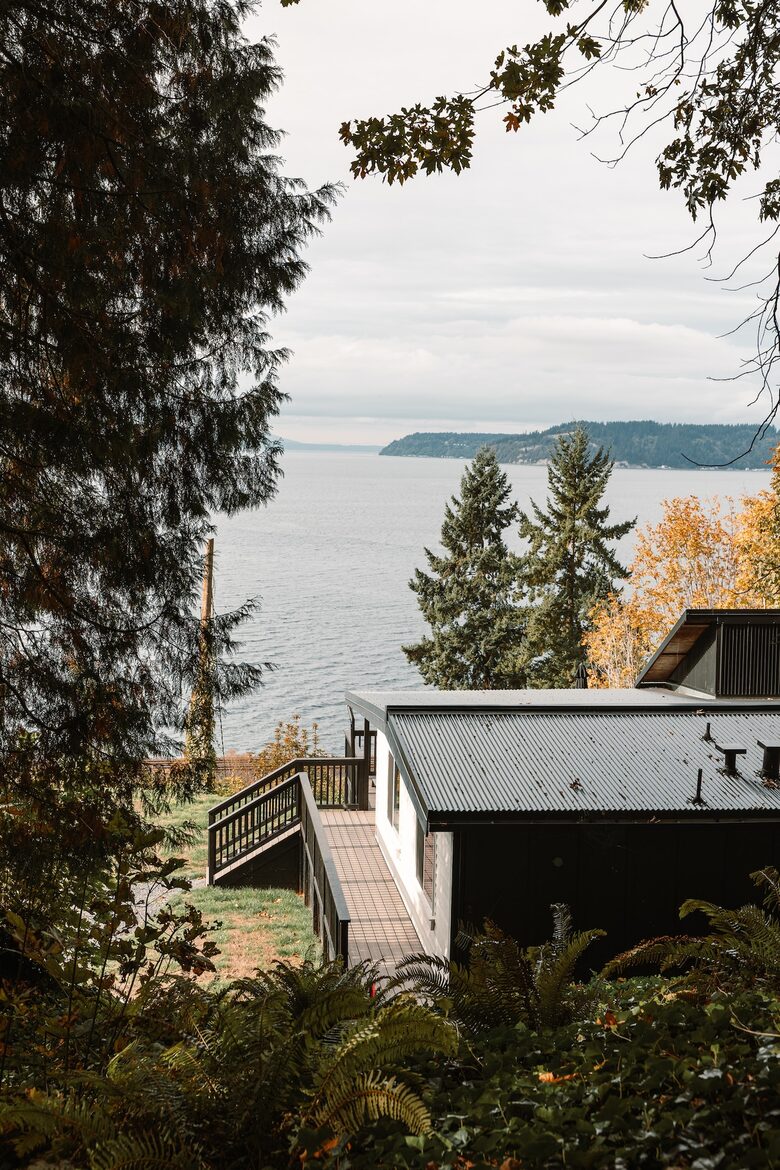 Encantadora casita en la ladera con vistas al mar y espacios al aire libre - Edmonds, Washington