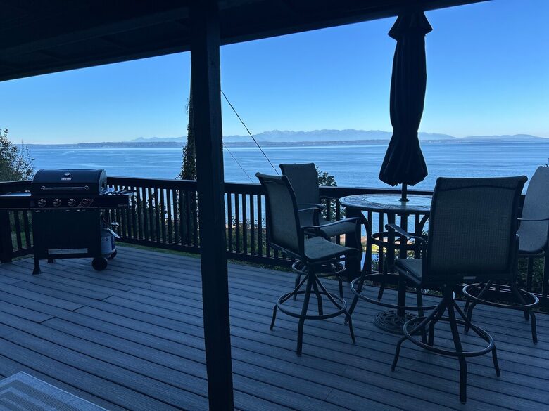 Encantadora casita en la ladera con vistas al mar y espacios al aire libre - Edmonds, Washington
