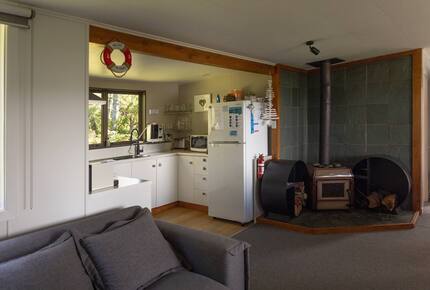 Private Stewart Island Cottage with Bay Views & Spa - Oban, New Zealand