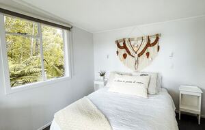 Privates Ferienhaus auf Stewart Island mit Blick auf die Bucht und Spa – Oban, Neuseeland