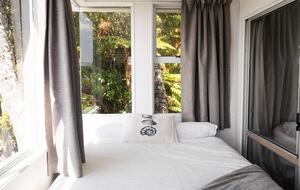 Privates Ferienhaus auf Stewart Island mit Blick auf die Bucht und Spa – Oban, Neuseeland