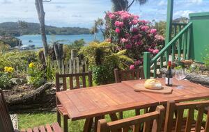 Privates Ferienhaus auf Stewart Island mit Blick auf die Bucht und Spa – Oban, Neuseeland