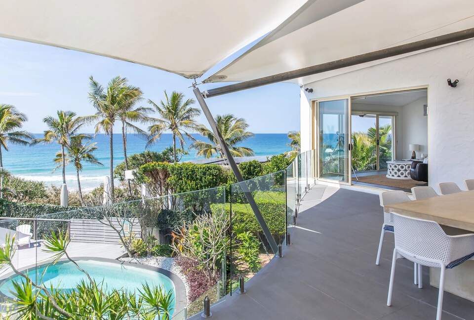 An Elevated Oceanfront Home Above Sunshine Beach - Sunshine Coast, Australia