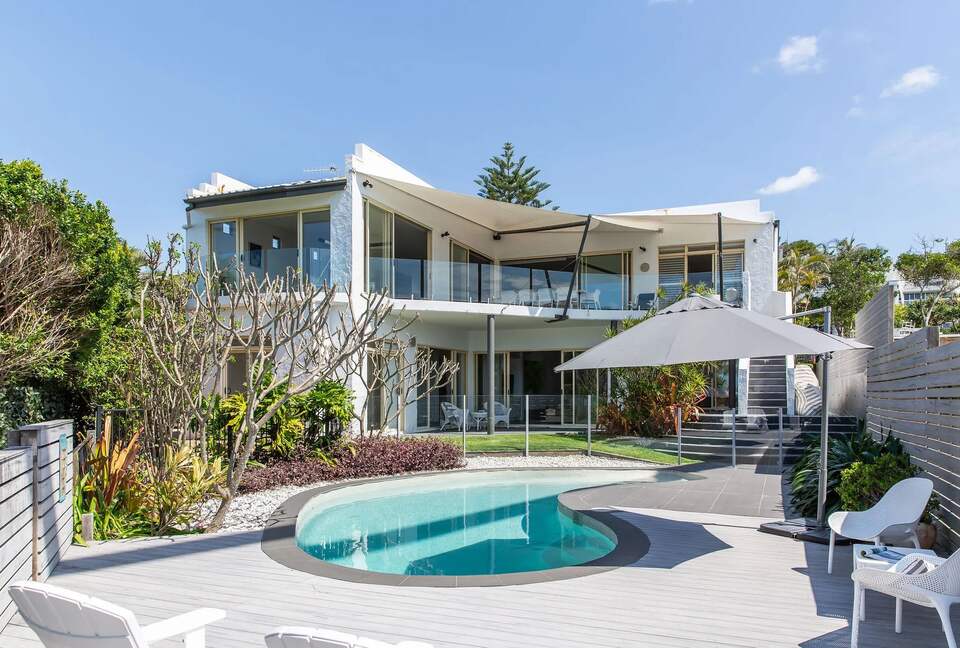 An Elevated Oceanfront Home Above Sunshine Beach - Sunshine Coast, Australia