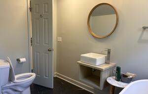 Master level bath with sink, toilet and tub