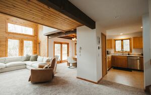 Cozy Mount Snow Retreat Just 1 Mile from Slopes - West Dover, Vermont