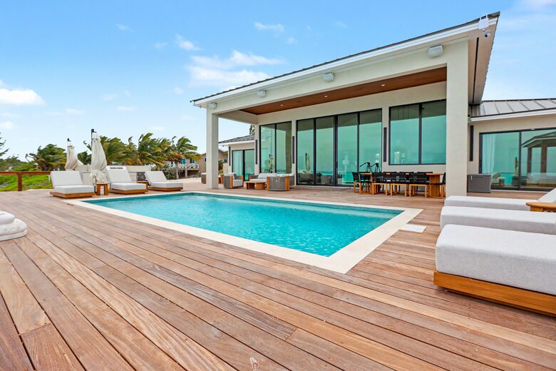 Tar Bay Oceanfront Splendor | Includes Pool and Guest House - Great Exuma, Bahamas