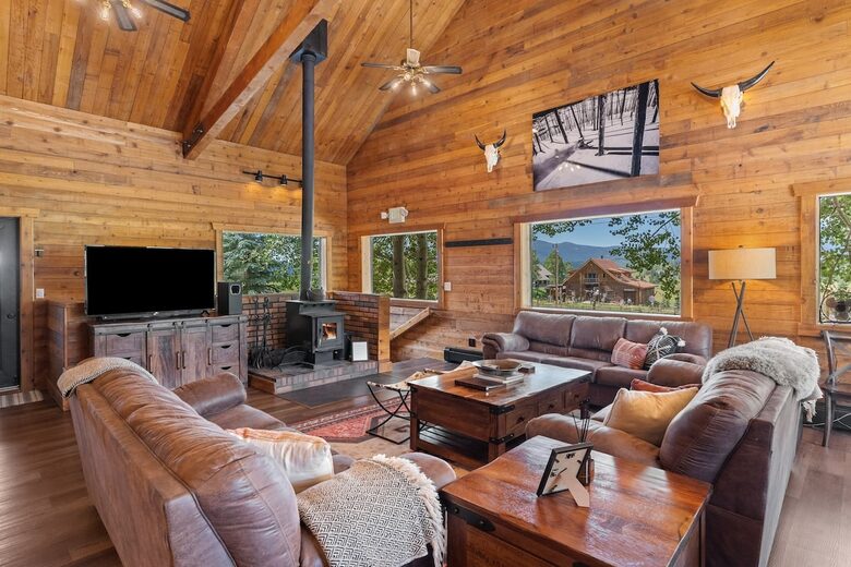 Rocky Mountain Lodge Near Steamboat Lake - Clark, Colorado