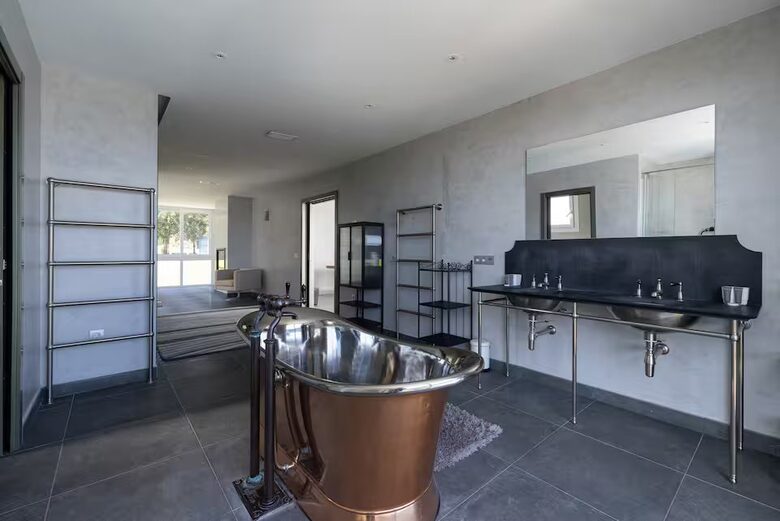 Mediterranean Majesty in East Marbella Hills - Ojen, Marbella, Spain