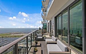 Tampa Bay Panoramic Penthouse - St. Petersburg, Florida