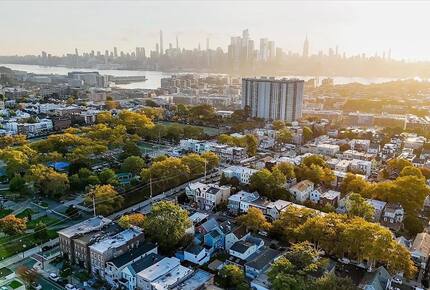 Jersey City Heights Retreat Near NYC - Jersey City, New Jersey