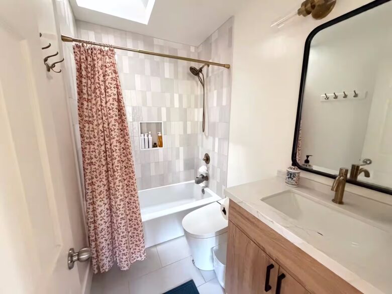Stylish Carlsbad Escape with Modern Comfort - Carlsbad, California