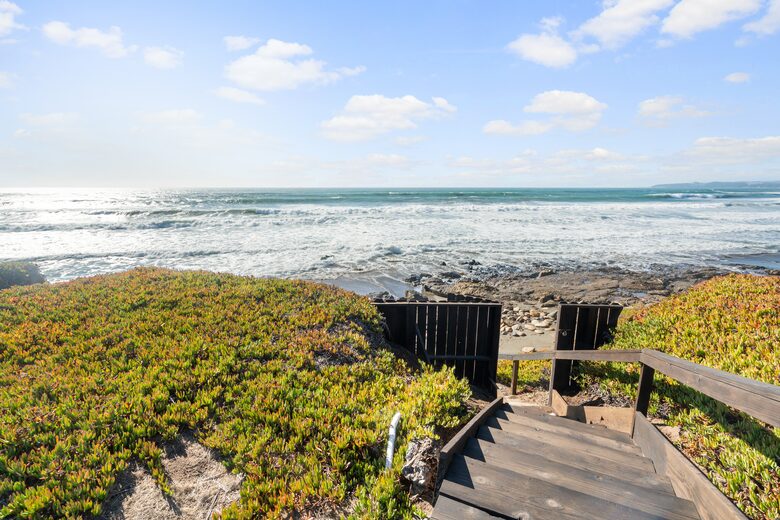 บ้านพักริมทะเลพร้อมทางลงชายหาดส่วนตัวในซานซิเมียน - ซานซิเมียน, แคลิฟอร์เนีย