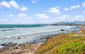 Oceanfront Cottage with Private Beach Access in San Simeon - San Simeon, California