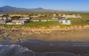 Oceanfront Cottage with Private Beach Access in San Simeon - San Simeon, California