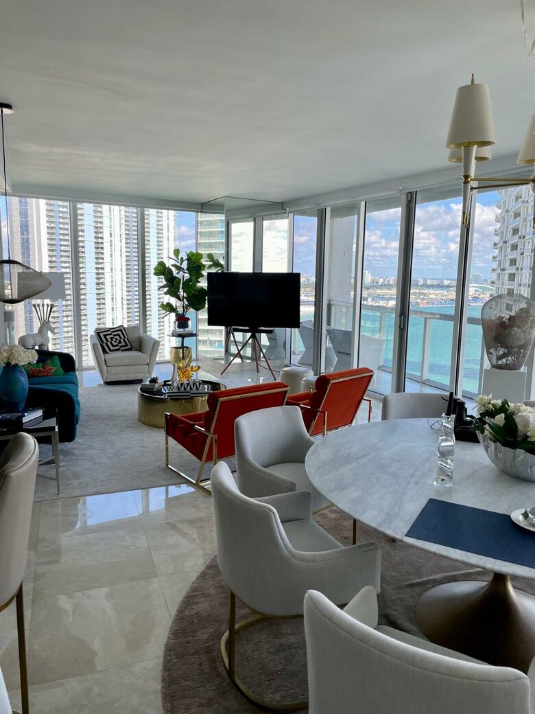Icon Brickell Residence with Panoramic Bay Views - Miami, Florida