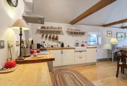 A Tasteful Cottage Among Gold Medal Gardens - Maidstone, United Kingdom