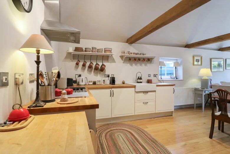 A Tasteful Cottage Among Gold Medal Gardens - Maidstone, United Kingdom