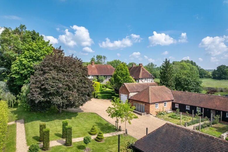 A Tasteful Cottage Among Gold Medal Gardens - Maidstone, United Kingdom
